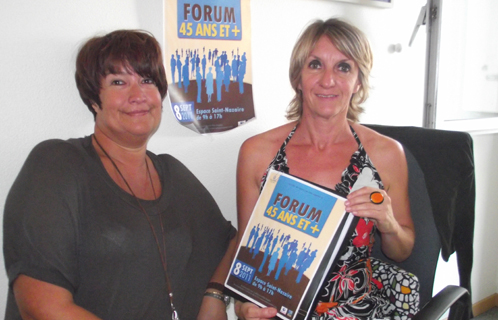 Charlotte (à droite) responsable du bureau municipal de l'emploi et Carole ont préparé activement ce forum pour les 45 ans et +.