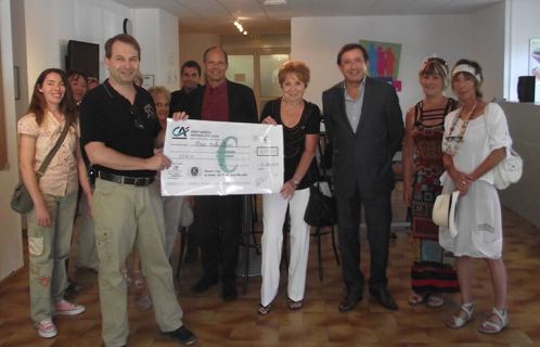 Le kiwanis de Six-Fours a remis un chèque de 2.000€ à l'association Autisme PACA en présence du député-maire Jean-Sébastien Vialatte.