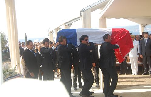 Le drapeau tricolore recouvrait le cercueil de Patrick Ricard